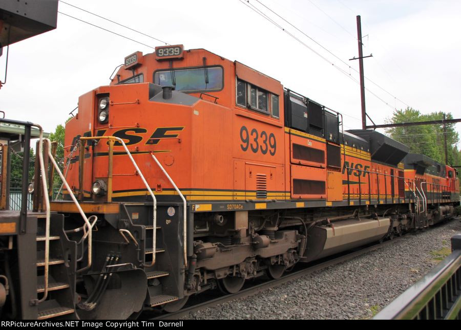 BNSF 9339 on K143